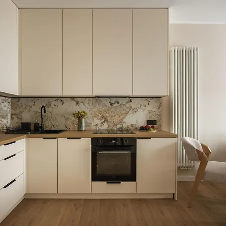 Urban Global Premium - 5th Floor No 19 - Air Condition - Balcony *