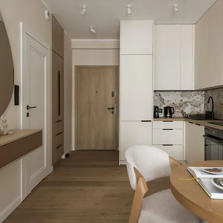 Urban Global Premium - 5th Floor No 19 - Air Condition - Balcony * Катовице